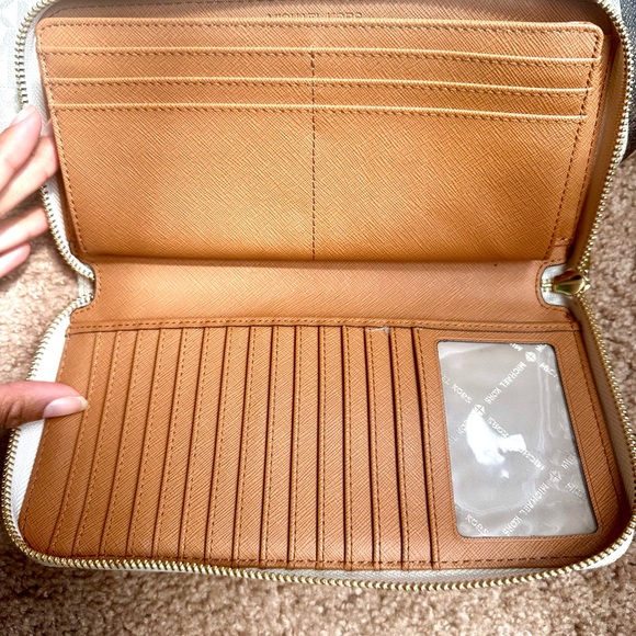 Michael kors purse and wallet - Picture 3 of 6